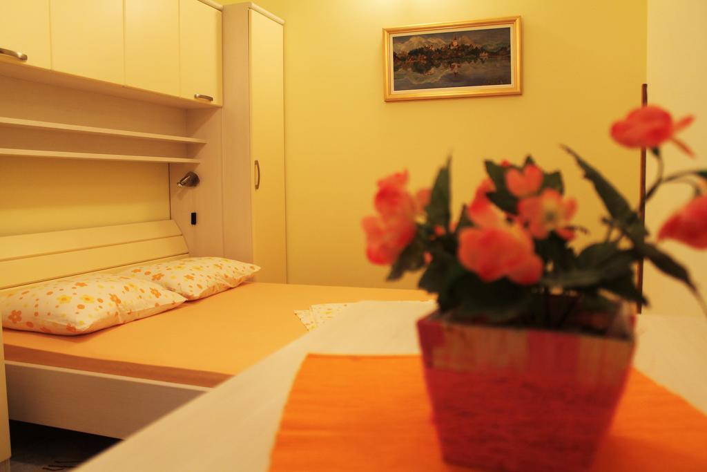 Apartments And Rooms Villa Mir Zaton  Buitenkant foto